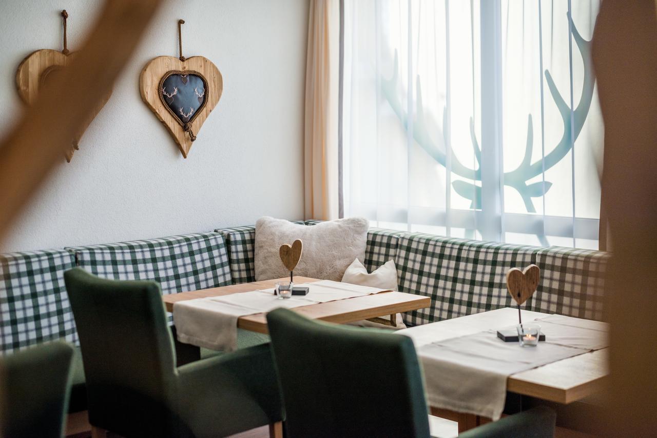 Hotel Hubertushof Lermoos Bagian luar foto